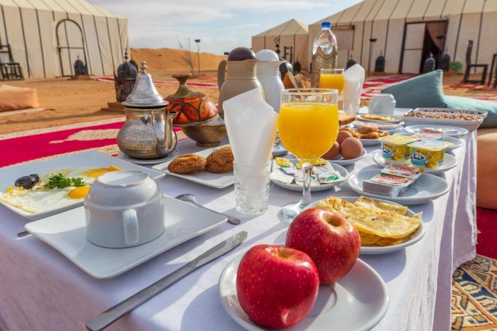 Ahlam Luxury Camp Hotel Мерцуга Екстериор снимка