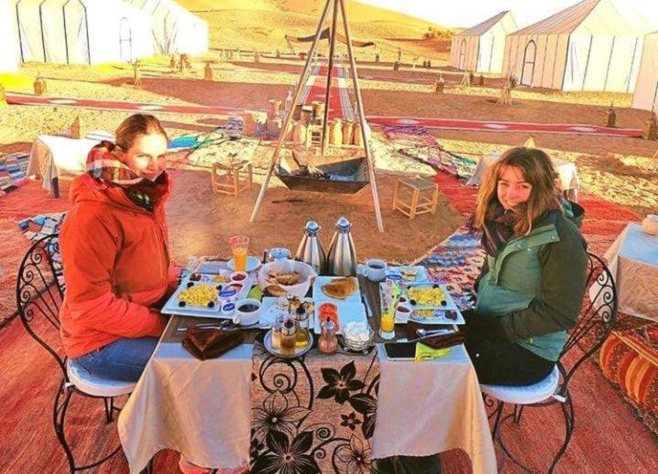 Ahlam Luxury Camp Hotel Мерцуга Екстериор снимка
